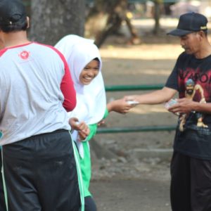 Kegiatan jalan sehat Pondok Pesantren Al-Islam.