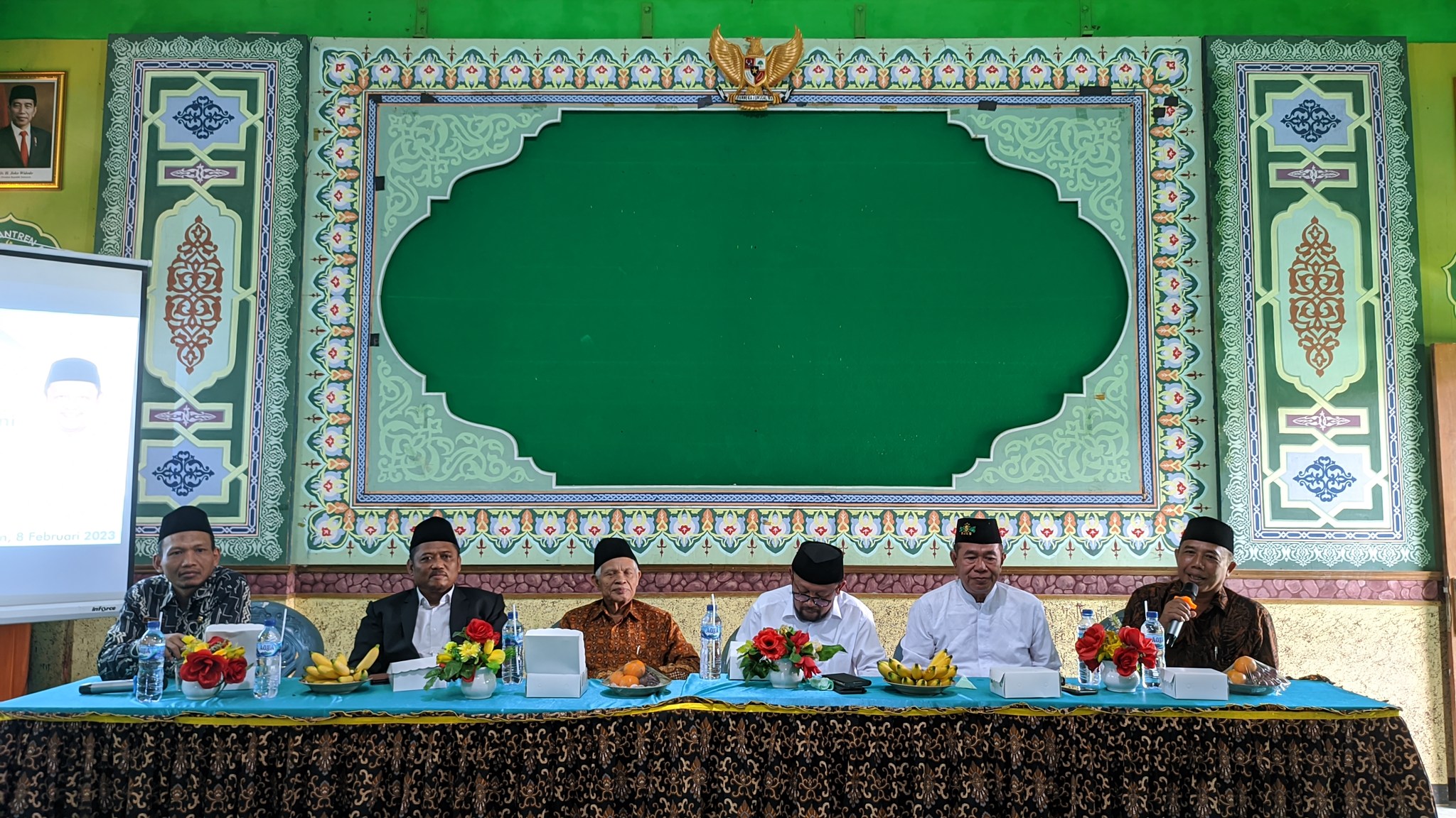 Kepedulian Gus Isfah, Staff Khusus Kementerian RI Yang Menyempatkan Diri Sambangi Almamater